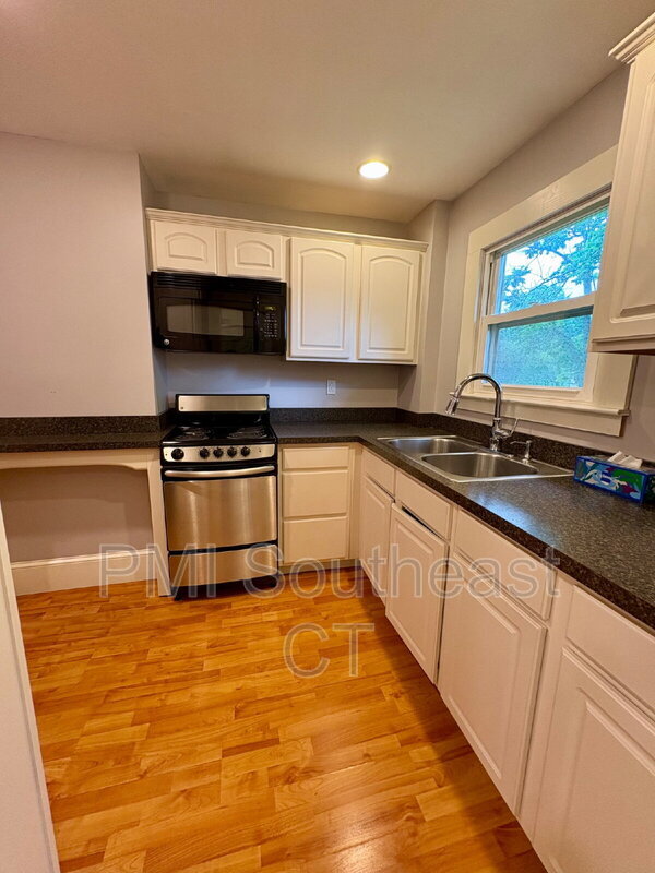 Building Photo - 50 Meridian St