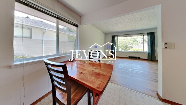 Building Photo - 50% Off First Month's Rent! Move-In Ready Gem in Seattle