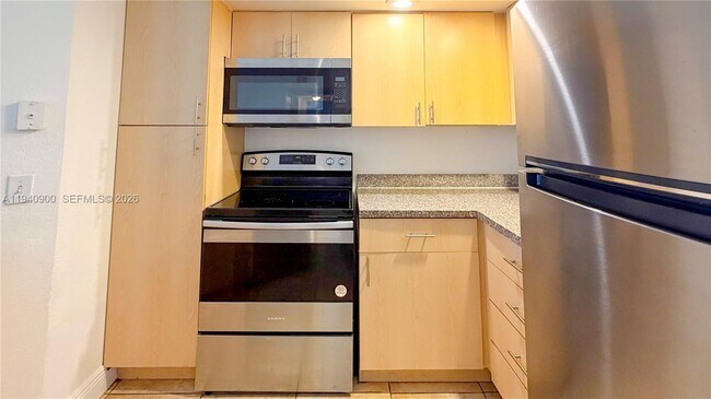 Building Photo - 3400 Pinewalk Dr N