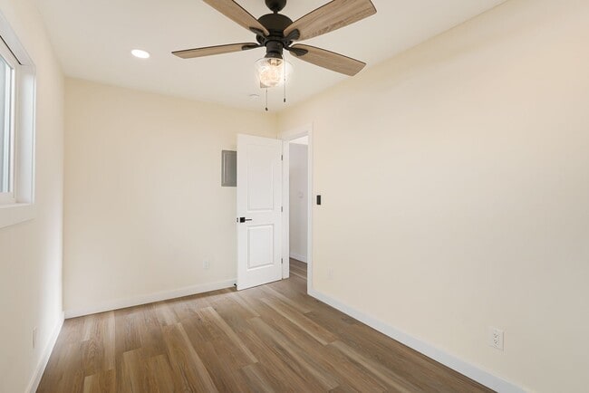 Building Photo - Completely remodeled 2 bd/1ba in charming ...