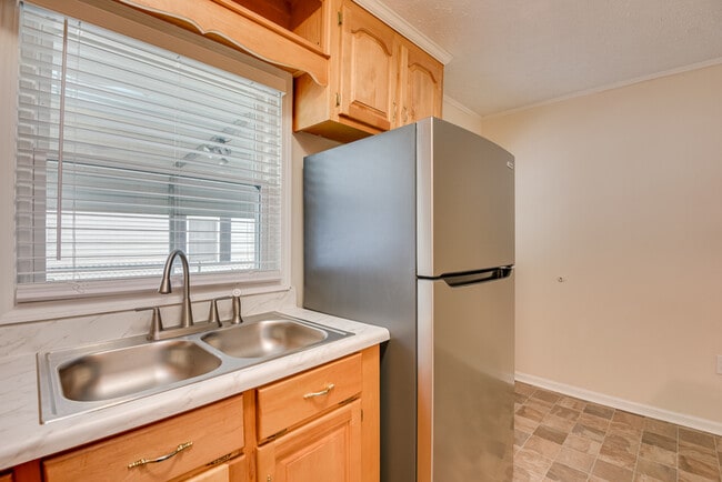 Building Photo - 103 Smallridge St