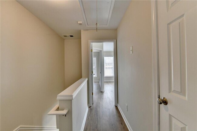 Building Photo - 2026 Merrimont Way