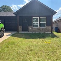 Building Photo - 104 Chloe Dr