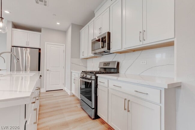 Building Photo - 646 Infinity Rdg St