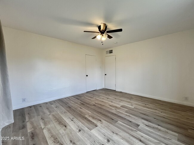 Building Photo - 4635 N 11th Pl