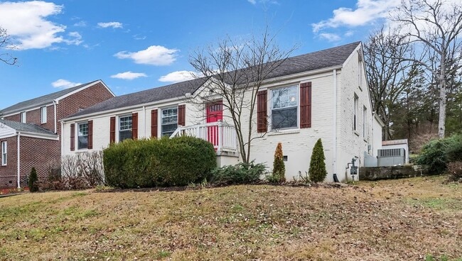Primary Photo - 815 Neartop Dr
