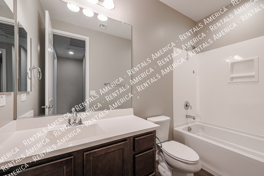 Building Photo - 3725 E Turley St