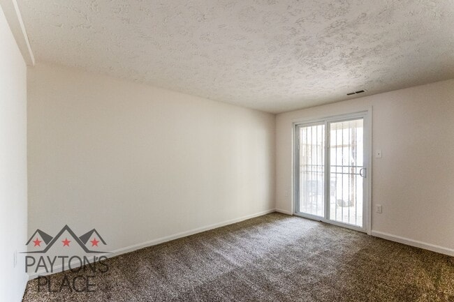 Building Photo - Spacious Oxon Hill Townhome with Parking F...
