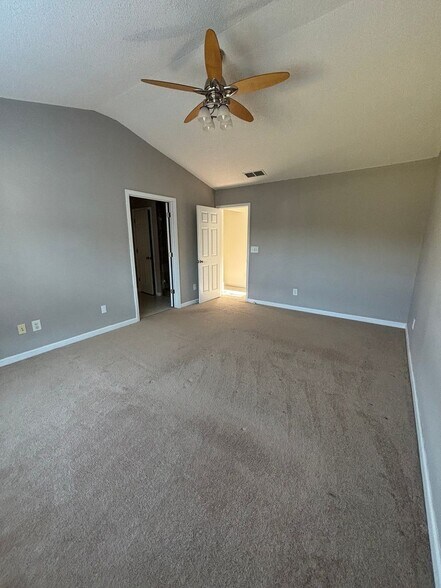 Building Photo - 1718 Bentridge Dr NW