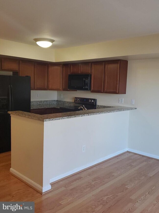 Building Photo - 5 Queen Victoria Way