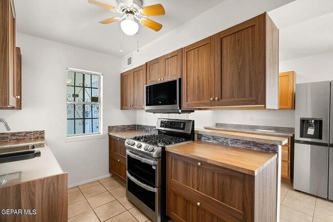 Building Photo - 10182 Bon Aire Dr