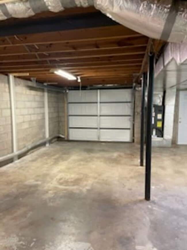 Building Photo - 740 Haywood Dr NW
