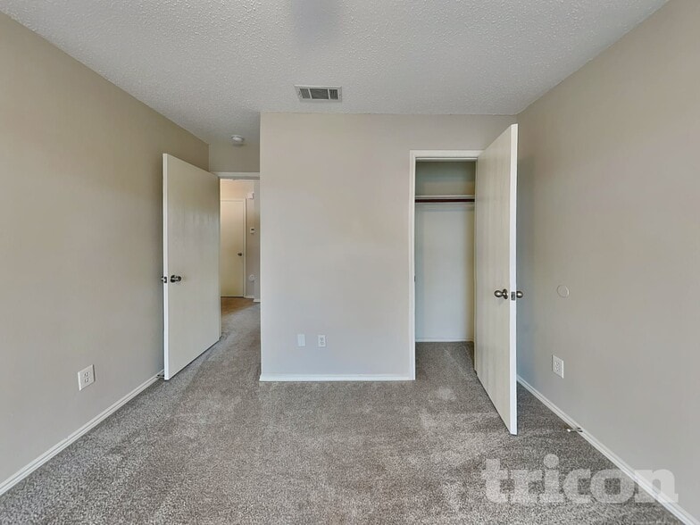 Building Photo - 637 Aqua Dr