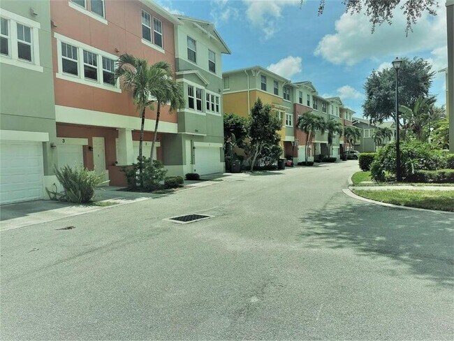 Building Photo - 590 Amador Ln