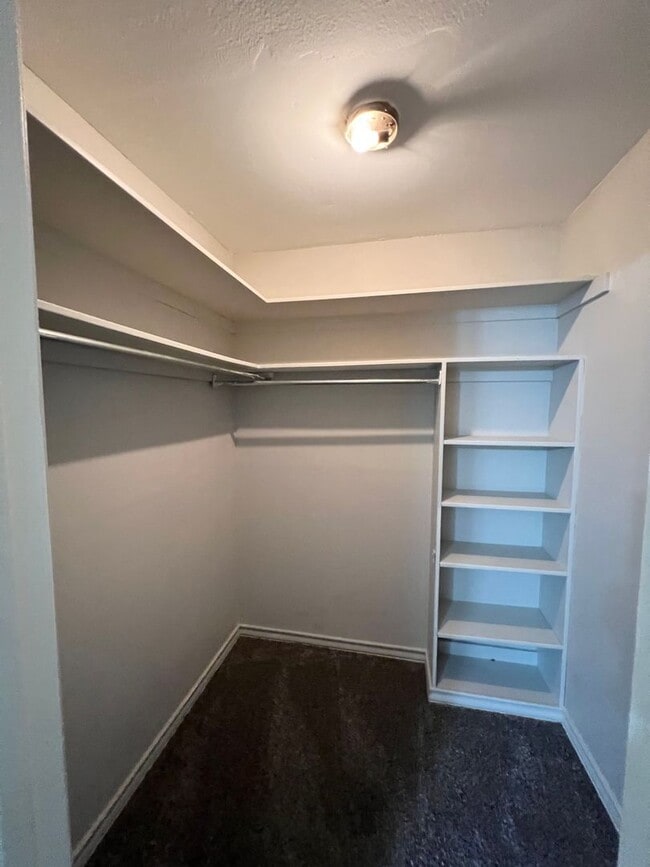 Building Photo - House For Rent!