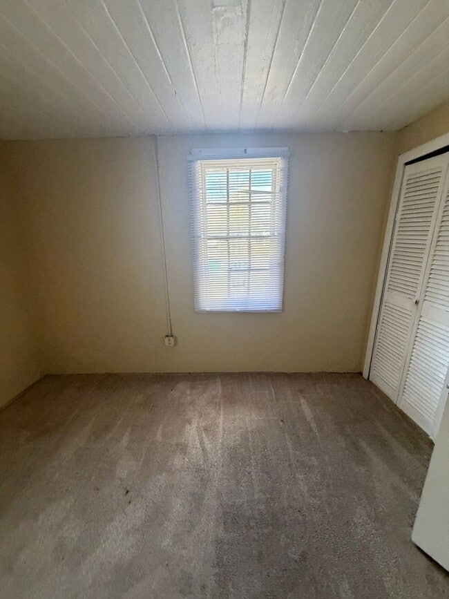 Building Photo - 607 E Gordon St