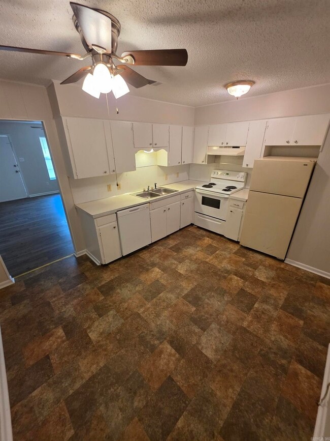 Building Photo - 2112 Virginia Dr