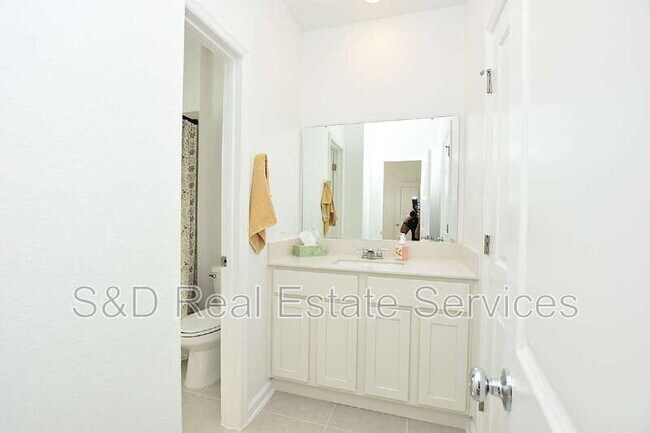 Building Photo - 349 Sol Vis Dr