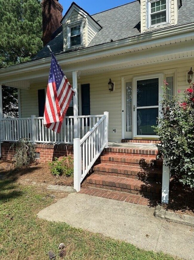 Building Photo - Spacious Home with Bonus Room, Pool & Sola...