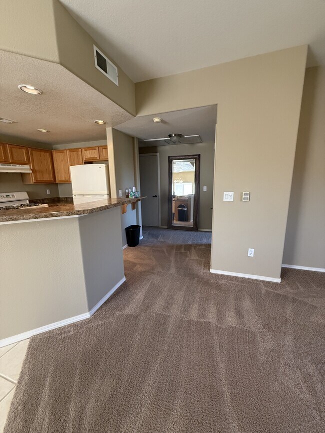 Building Photo - 6800 Vista Del Norte Dr NE