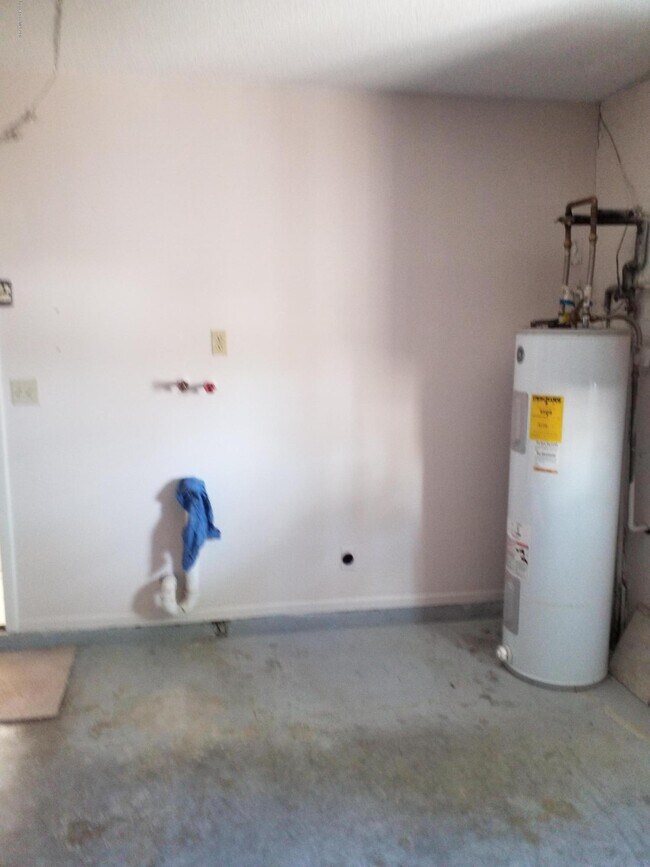 Building Photo - 6045 Cannon Ave