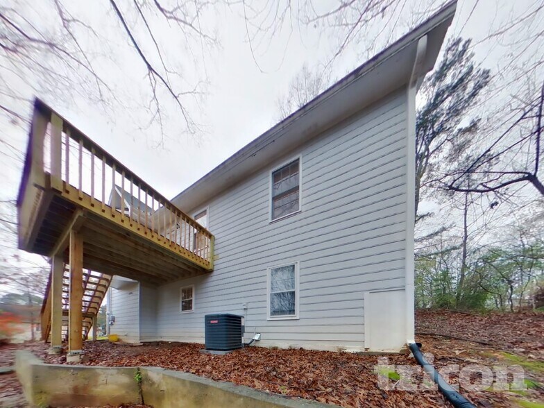 Building Photo - 15 Gregory Ln