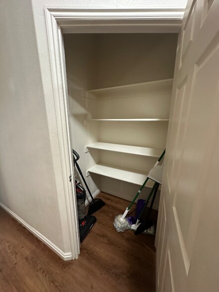 Building Photo - 1931 N Canyon Rd