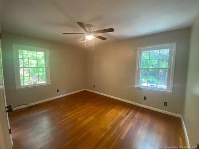 Building Photo - 1318 Camelot Dr