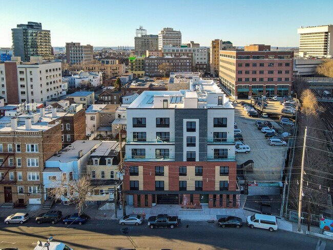 Primary Photo - 211 Baldwin Ave