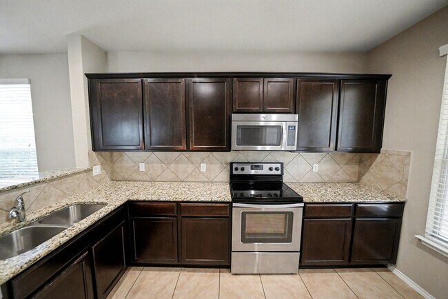 Building Photo - Beautiful 4-Bedroom, 3-Bath Home in Kensington Ranch - Realtor Commission: $500