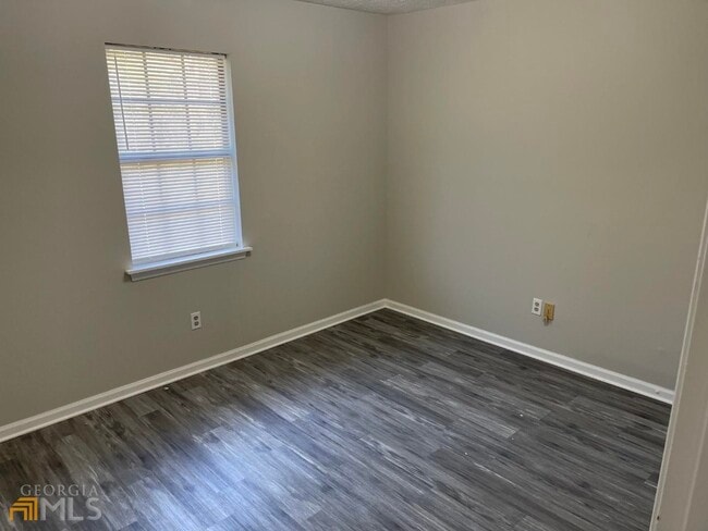 Building Photo - 307 Pelly St