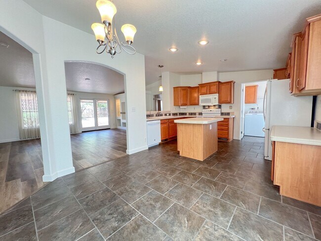 Building Photo - HOUSE - CORNVILLE - OAK CREEK VALLEY