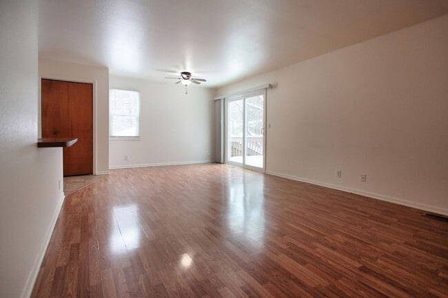 Building Photo - Holland Northside Two Bedroom