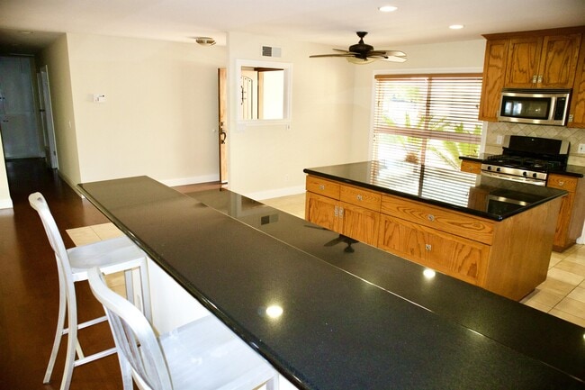 Building Photo - 26665 Whitehorn Dr