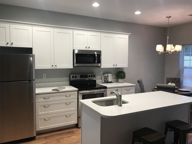 Building Photo - 2405 Rosa RoadRidge Manor Ct