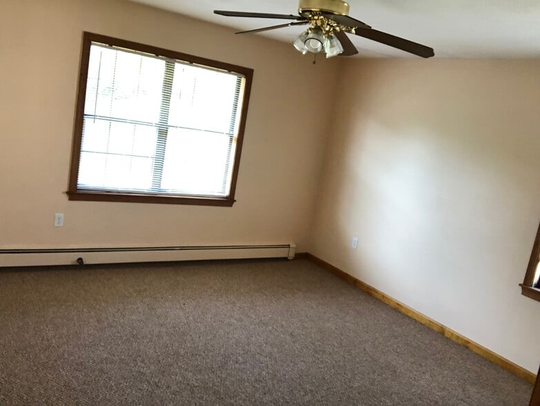 Building Photo - 22 Kenmar Dr