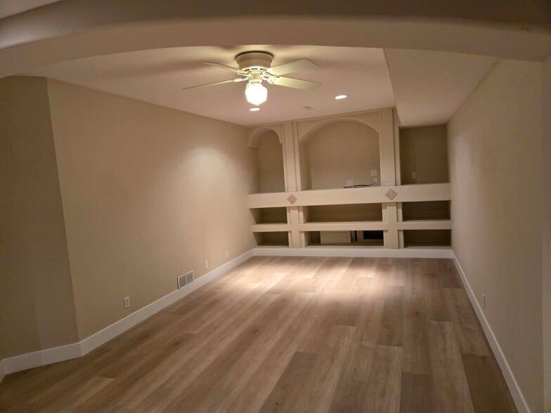 Building Photo - 9513 S 26th Ave