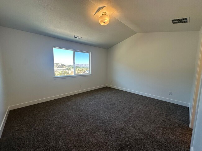 Building Photo - 5280 Acacia Dr