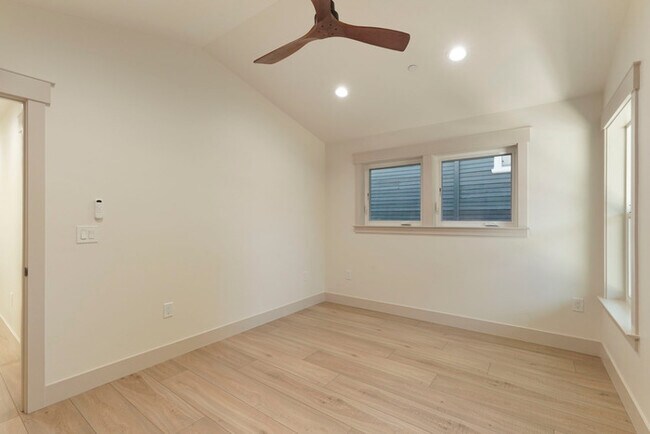 Building Photo - Beautiful 2 bedroom 1 Bathroom for rent in North Oak Park! Close to UC Davis and McGeorge Law