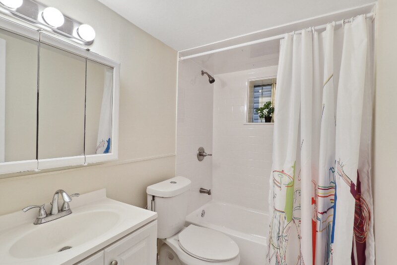 Building Photo - 1432 Melpomene St