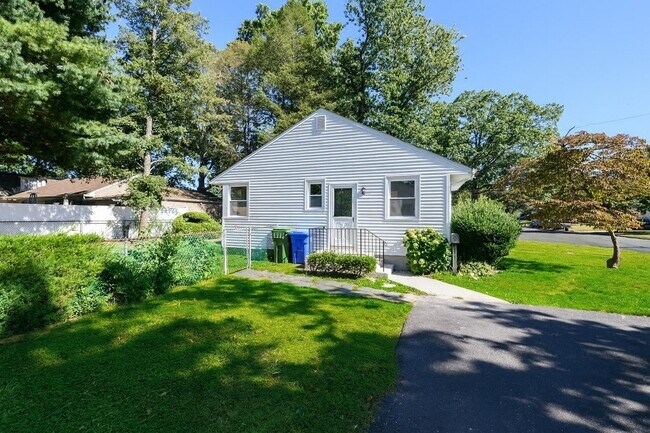 Building Photo - 361 Meadowbrook Ave
