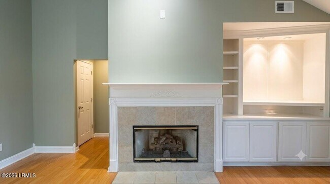 Building Photo - 1305 Rowland Dr