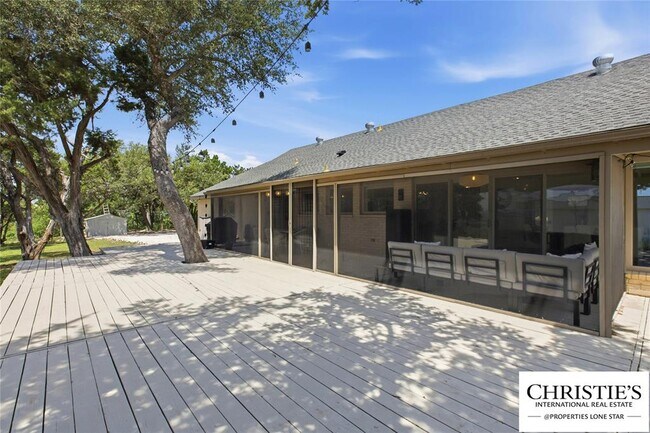 Building Photo - 8901 Grandview Dr
