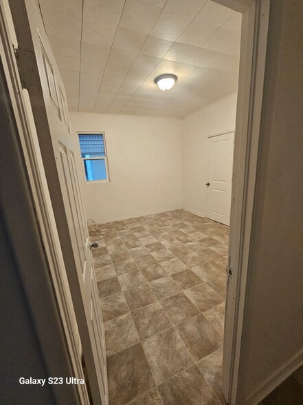 Building Photo - 501 Avenue L NE