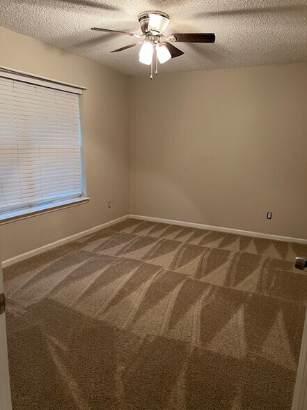 Building Photo - 3705 W Pioneer Pkwy