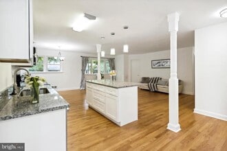 Building Photo - 1702 Franwall Ave