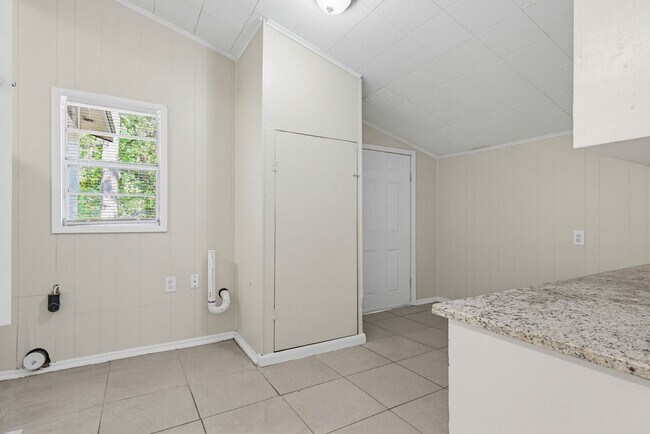 Building Photo - 1095 Texas Pkwy