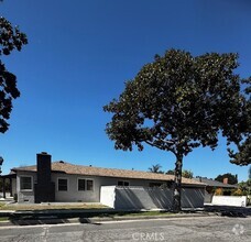 Building Photo - 801 W Wilshire Ave