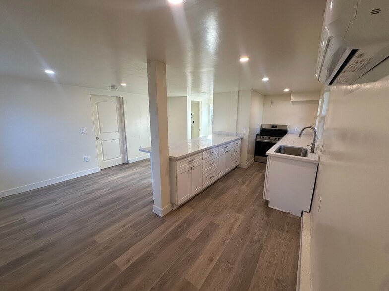 Building Photo - 3447 Caspian Ave