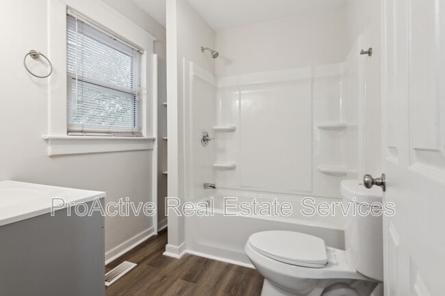 Building Photo - 1307 Holly Ave